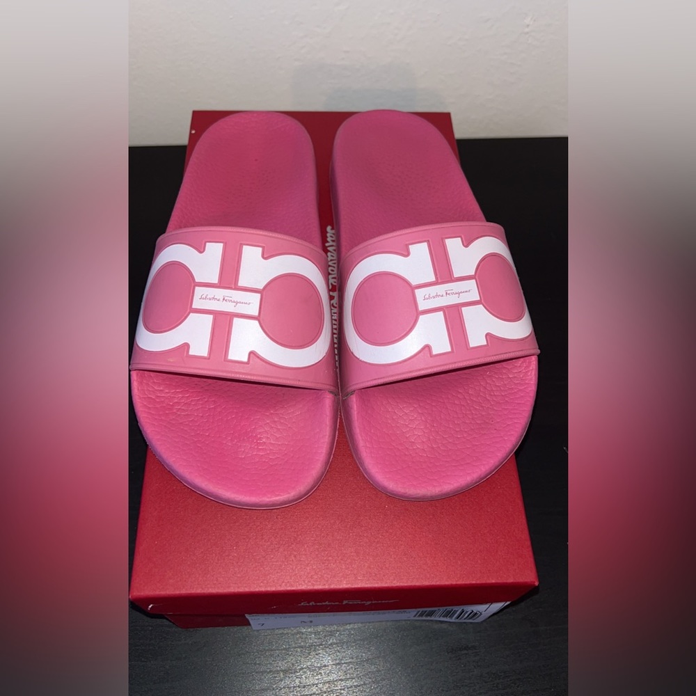 Salvatore Ferragamo Slides Bubblegum Pink size 7